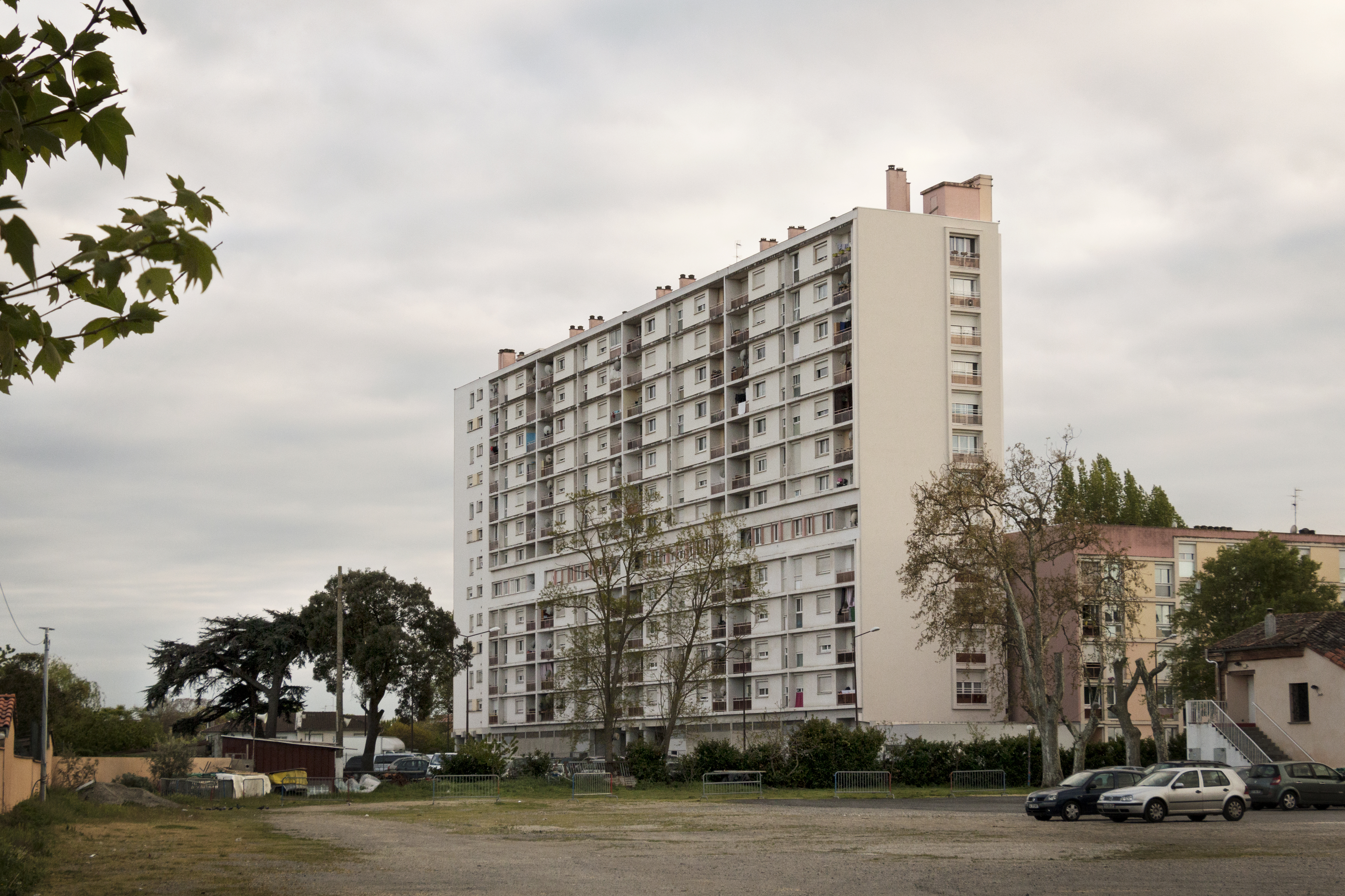 Photographie Architecture Barre Parking Toulouse Mirail Georges Candilis Gabriel Renault Batiment Commerce
